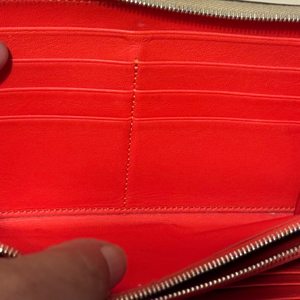 Celine Round Long Wallet Beige Leather CELINE in near MINT condition. - Picture 4 of 10